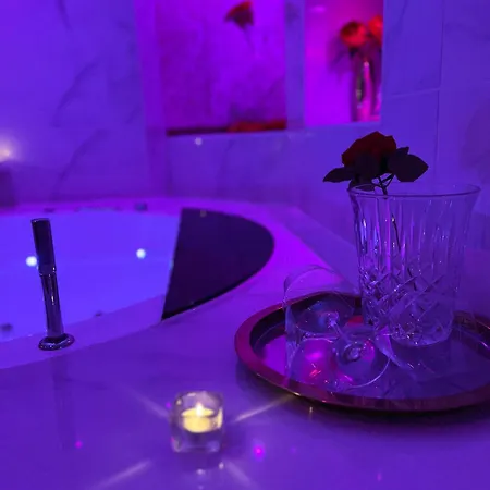 Romantique Avec Jaccuzy A La Gare De 아파트 *