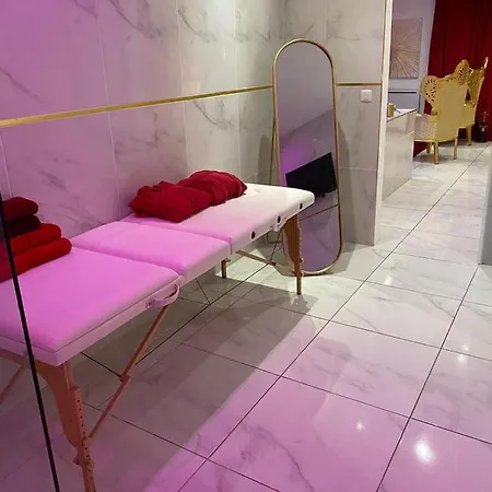 Romantique Avec Jaccuzy à La Gare De *