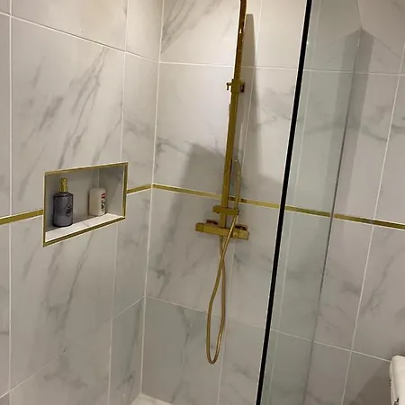 Romantique Avec Jaccuzy A La Gare De Apartament