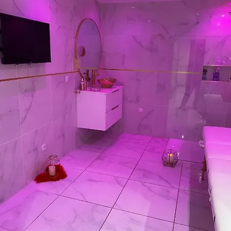 Διαμέρισμα Romantique Avec Jaccuzy A La Gare De *