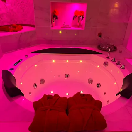Appartement Romantique Avec Jaccuzy A La Gare De *