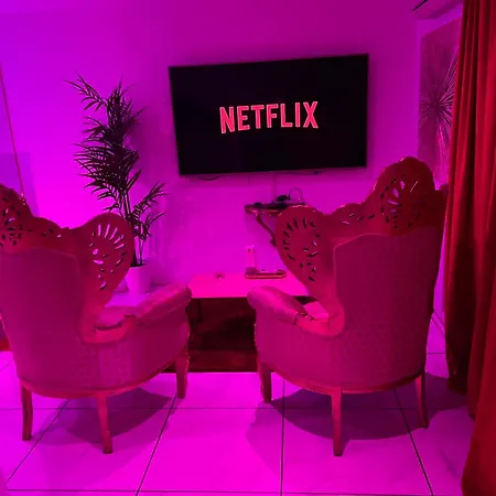 Romantique Avec Jaccuzy A La Gare De Apartament