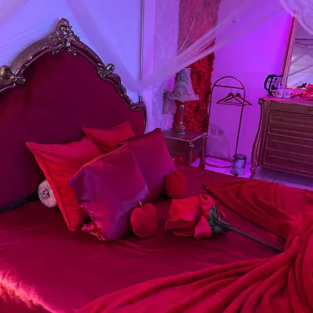 Appartement Romantique Avec Jaccuzy A La Gare De