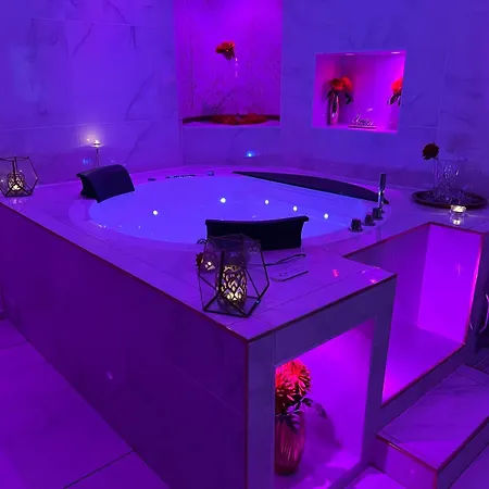 Romantique Avec Jaccuzy A La Gare De Appartement