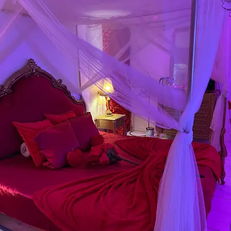 Romantique Avec Jaccuzy A La Gare De Apartament