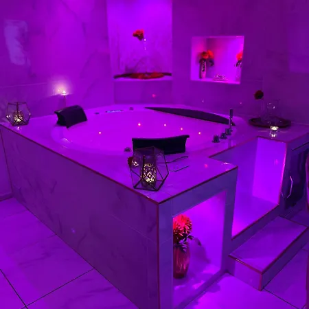 Romantique Avec Jaccuzy A La Gare De Apartament